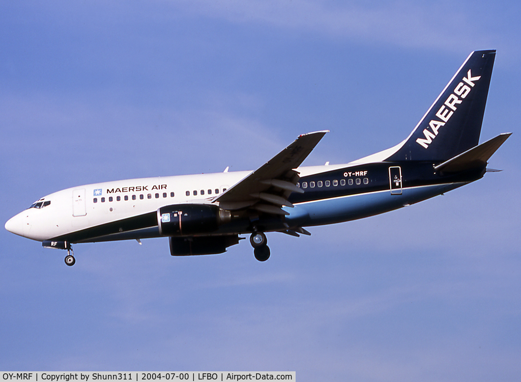 OY-MRF, 1999 Boeing 737-7L9 C/N 28009, Landing rwy 32L