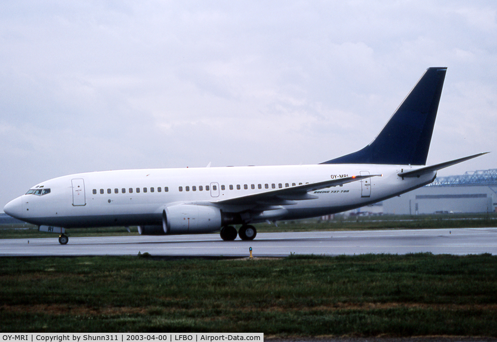 OY-MRI, 2001 Boeing 737-7L9 C/N 28014, Taxiing to the Terminal in basic new Maersk Air c/s without titles...