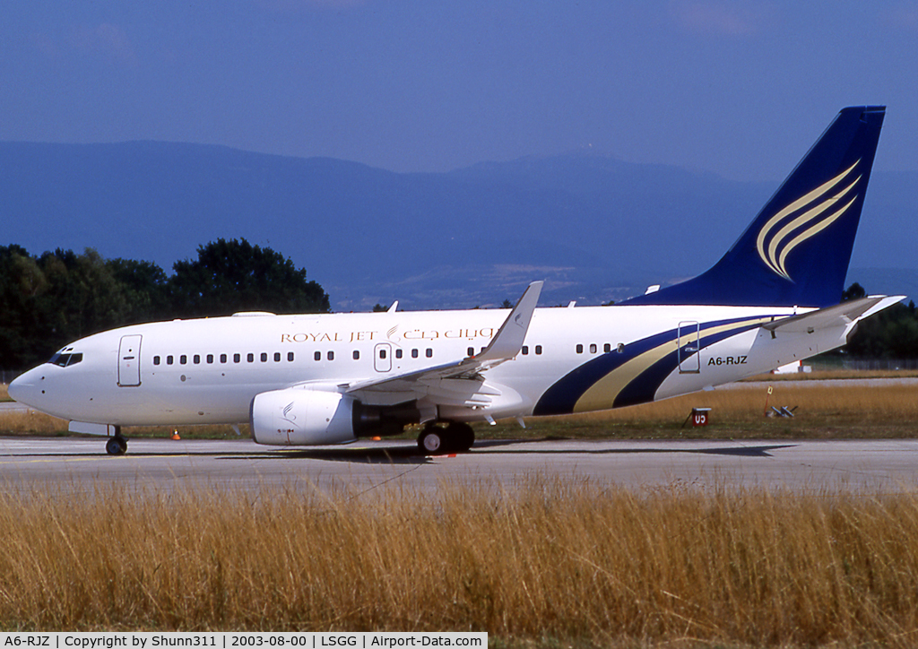A6-RJZ, 1999 Boeing 737-7Z5 BBJ C/N 29269, Waiting his departing time...