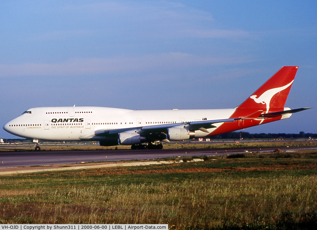 VH-OJD, 1989 Boeing 747-438 C/N 24481, Waiting his departing time holding point rwy 20