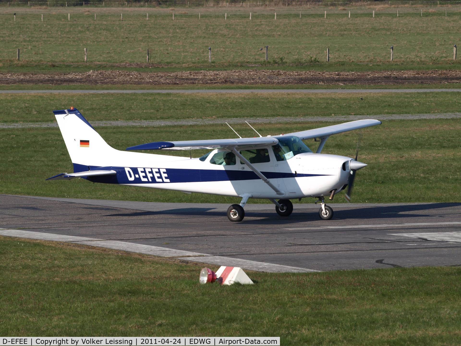 D-EFEE, 1973 Cessna 172M C/N 172-60996, Line up RWY10 at EDWG (Wangerooge)