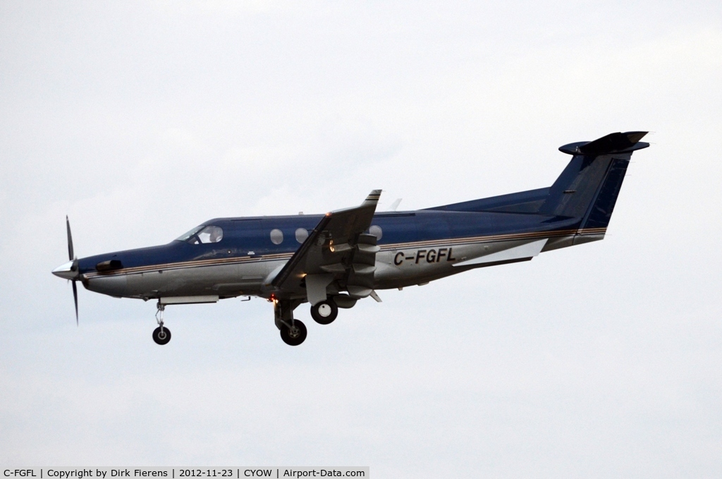 C-FGFL, 2000 Pilatus PC-12/45 C/N 339, Arriving on rwy 25 for a stop over.