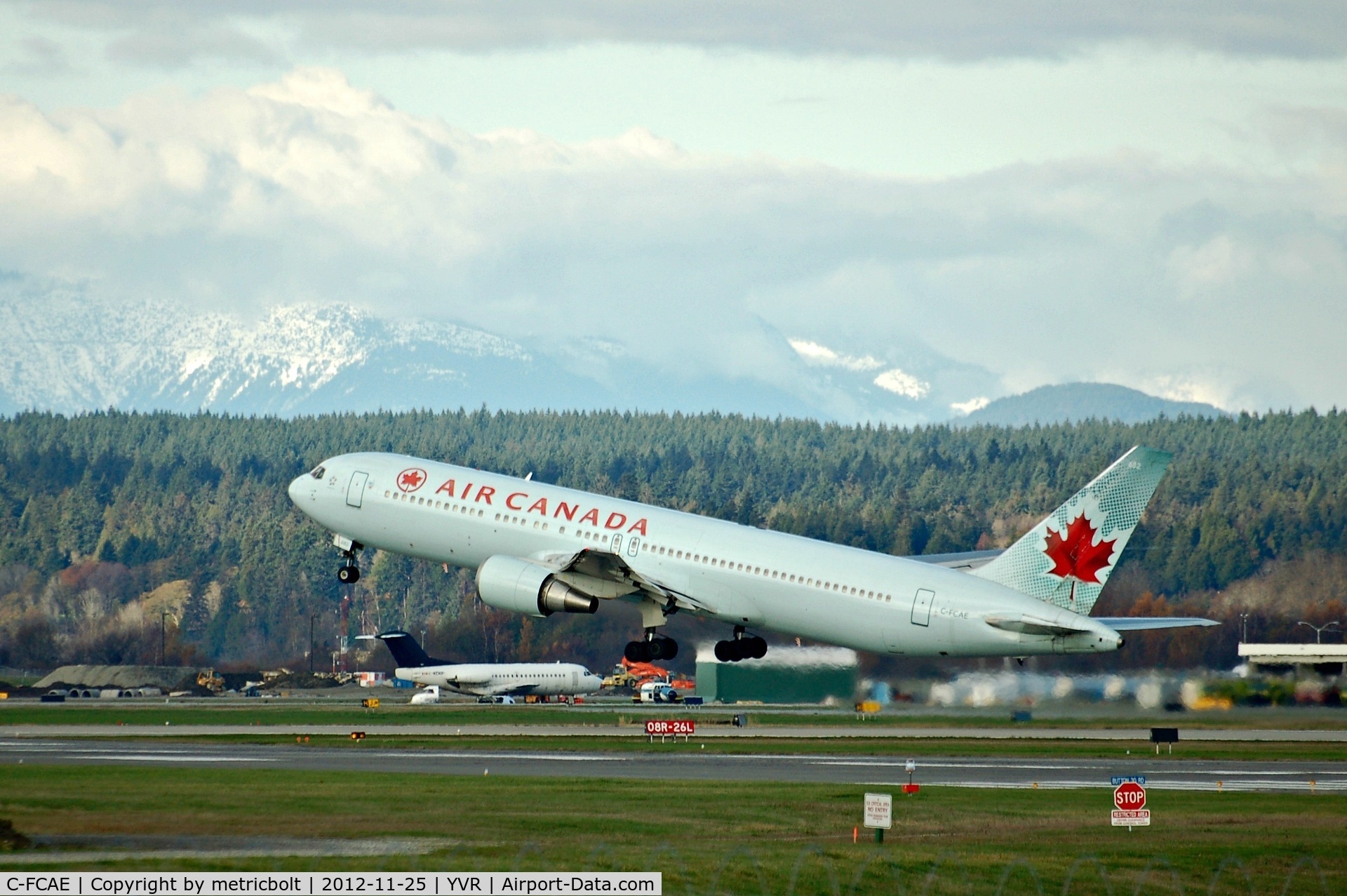 C-FCAE, 1988 Boeing 767-375/ER C/N 24083, Vancouver departure.