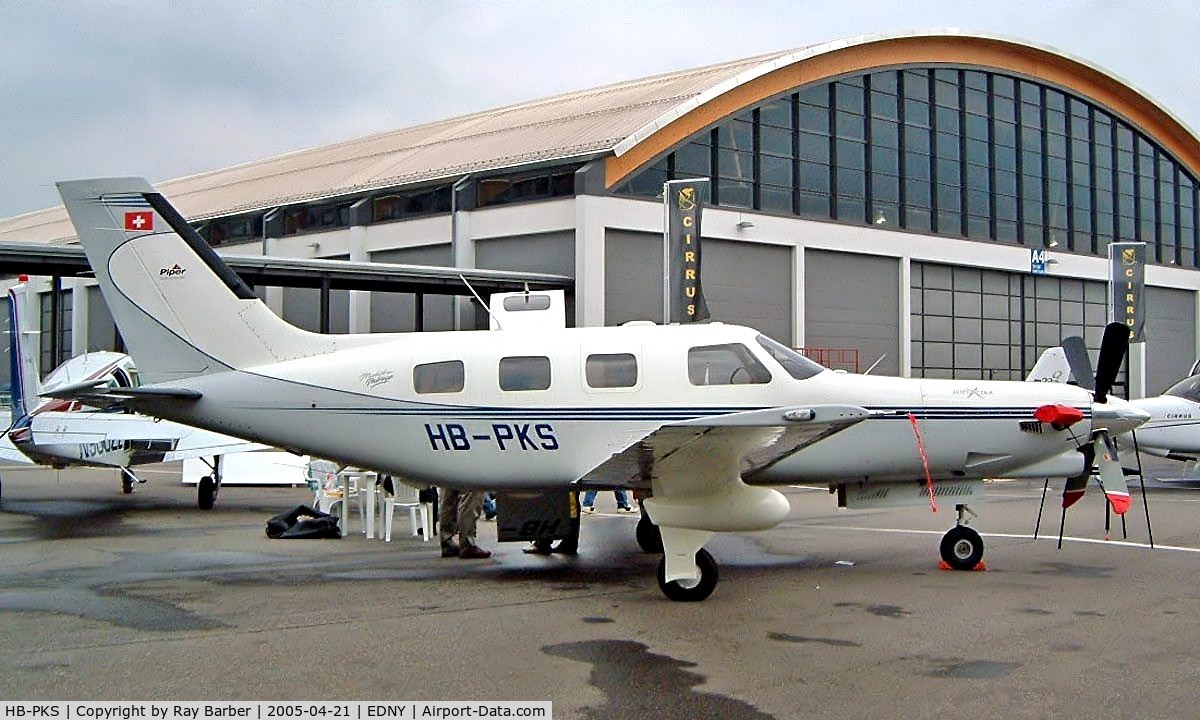 HB-PKS, 1998 Piper PA-46-350P Jetprop DLX Malibu Mirage C/N 46-36180, Piper PA-46-350P MalibuMirage JetPROP DLX  [4636180] Friedrichshafen~D 21/04/2005