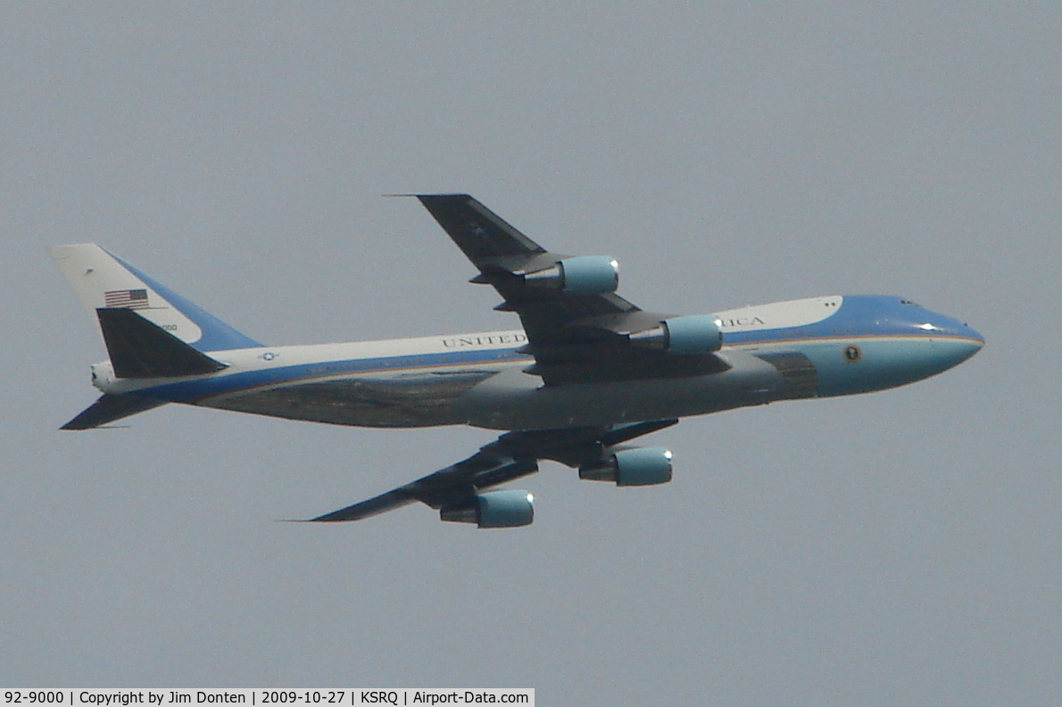 92-9000, 1987 Boeing VC-25A (747-2G4B) C/N 23825, Air Force One departs Sarasota-Bradenton International Airport following a visit by President Obama