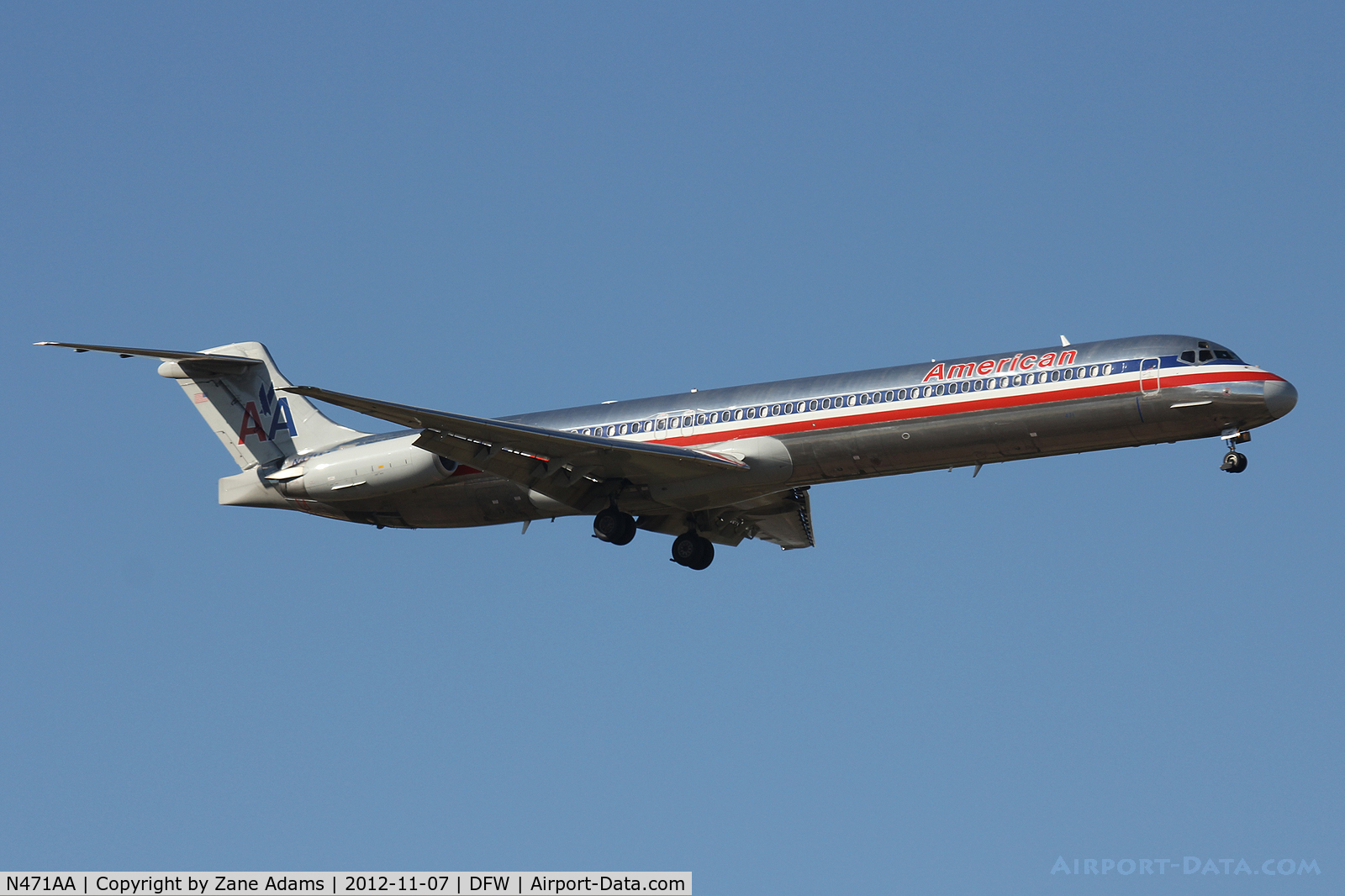 N471AA, 1988 McDonnell Douglas MD-82 (DC-9-82) C/N 49601, Landing at DFW Airport.