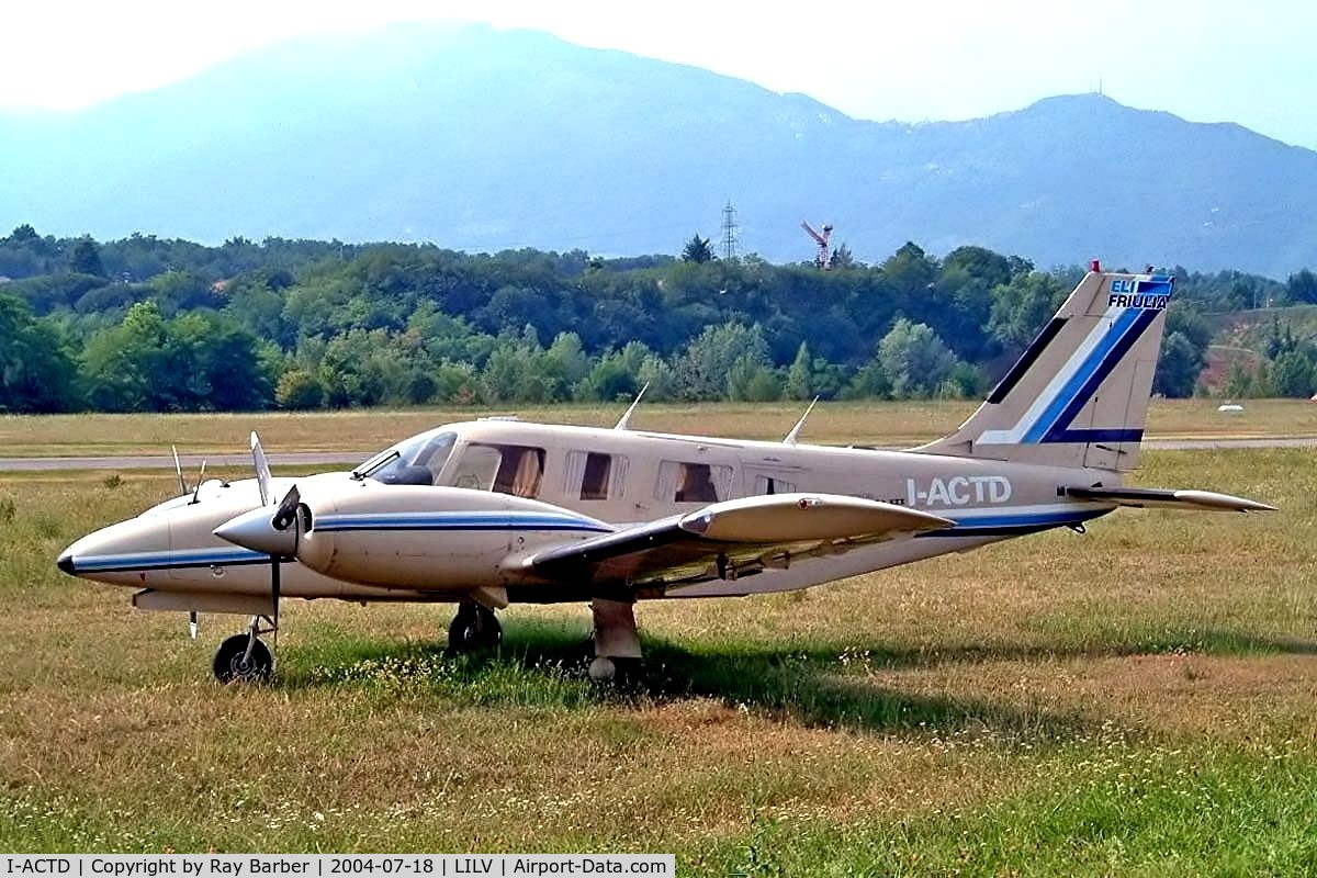 I-ACTD, 1982 Piper PA-34-220T Seneca III C/N 348233174, Piper PA-34-220T Seneca III [34-8233174] Valbrembo~I 18/07/2004