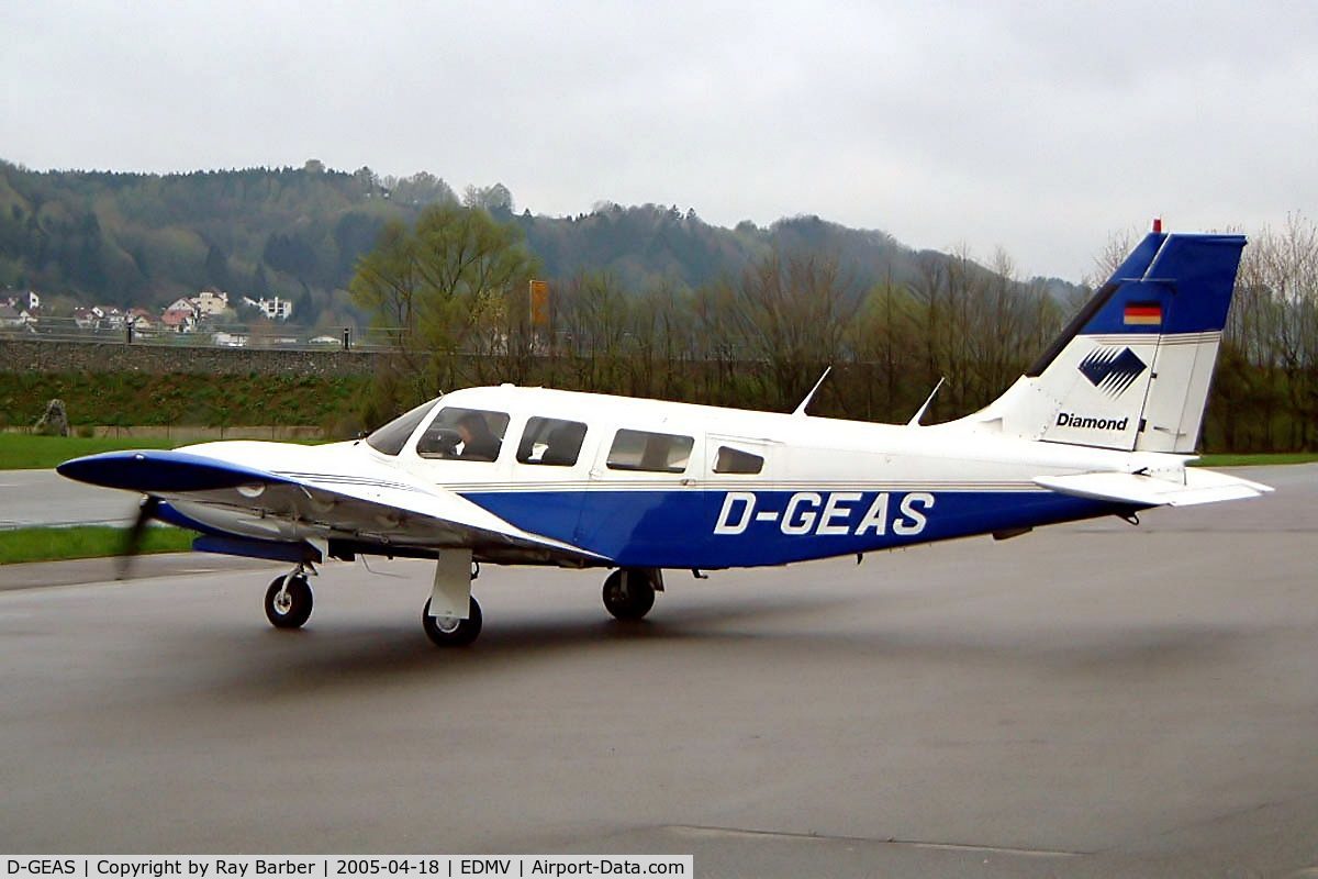 D-GEAS, 1980 Piper PA-34-200T C/N 34-8070186, Piper PA-34-200T Seneca II [34-8070186] Vilshofen~D 18/04/2005