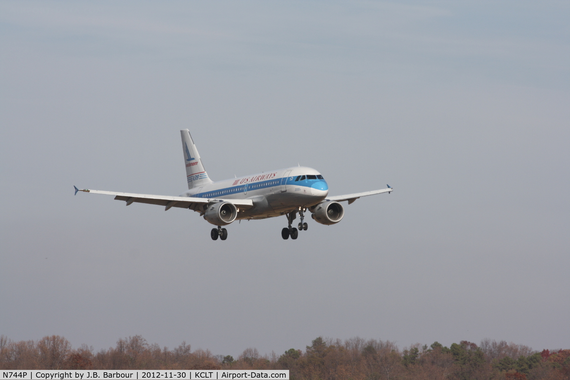 N744P, 2000 Airbus A319-112 C/N 1287, Charlotte, NC