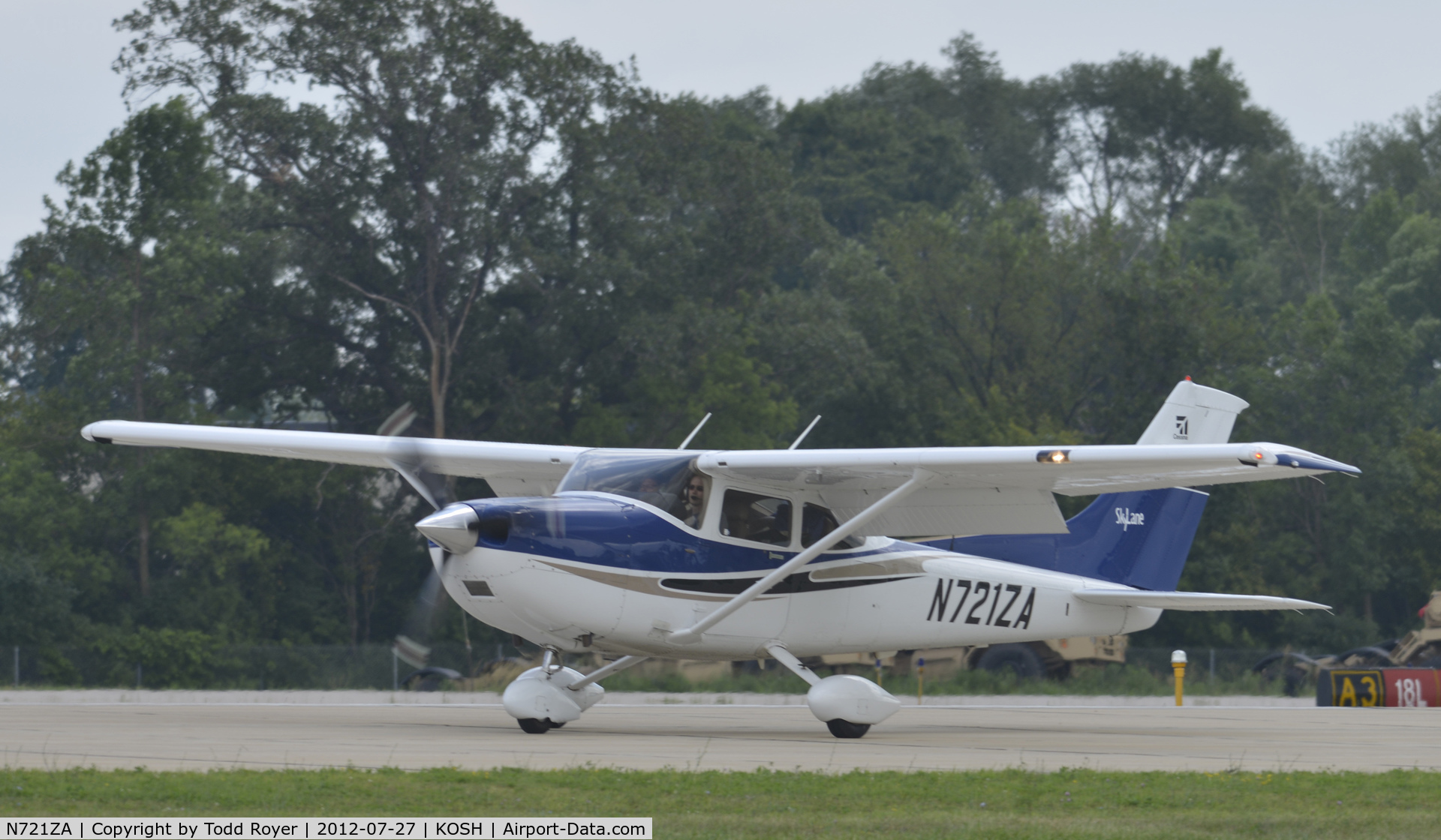 N721ZA, 2004 Cessna 182T Skylane C/N 18281439, Airventure 2012