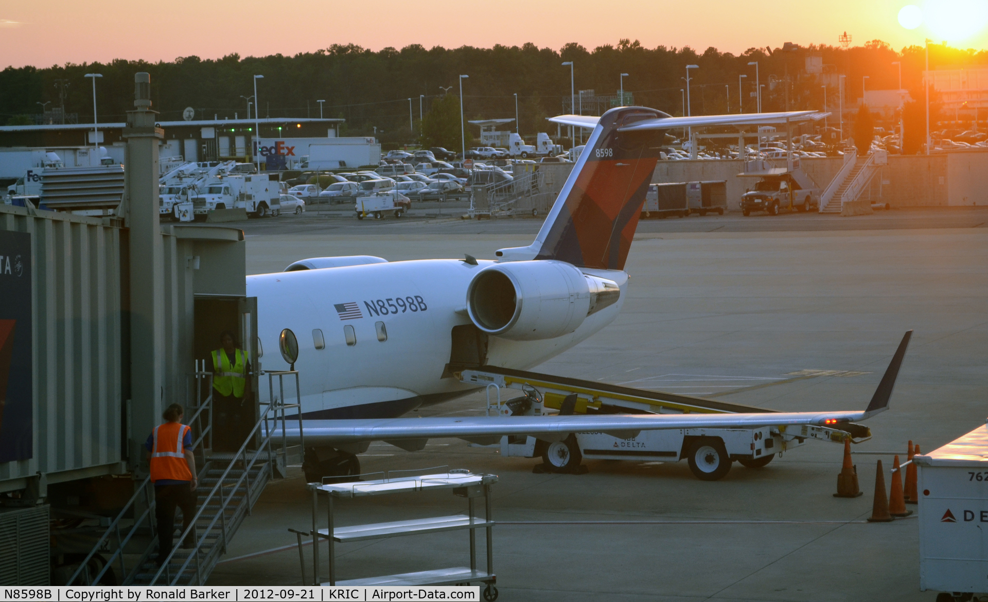 N8598B, 2001 Bombardier CRJ-200 (CL-600-2B19) C/N 7598, Richmond