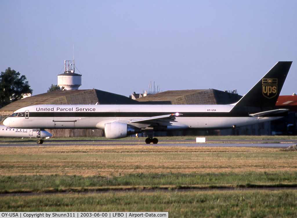 OY-USA, 1993 Boeing 757-24APF C/N 25462, Ready for take off rwy 32R in old c/s