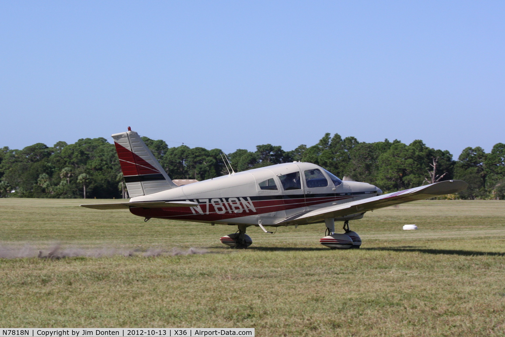 N7818N, 1968 Piper PA-28-180 Cherokee C/N 28-5270, Piper Cherokee (N7818N) lands at Buchan Airport