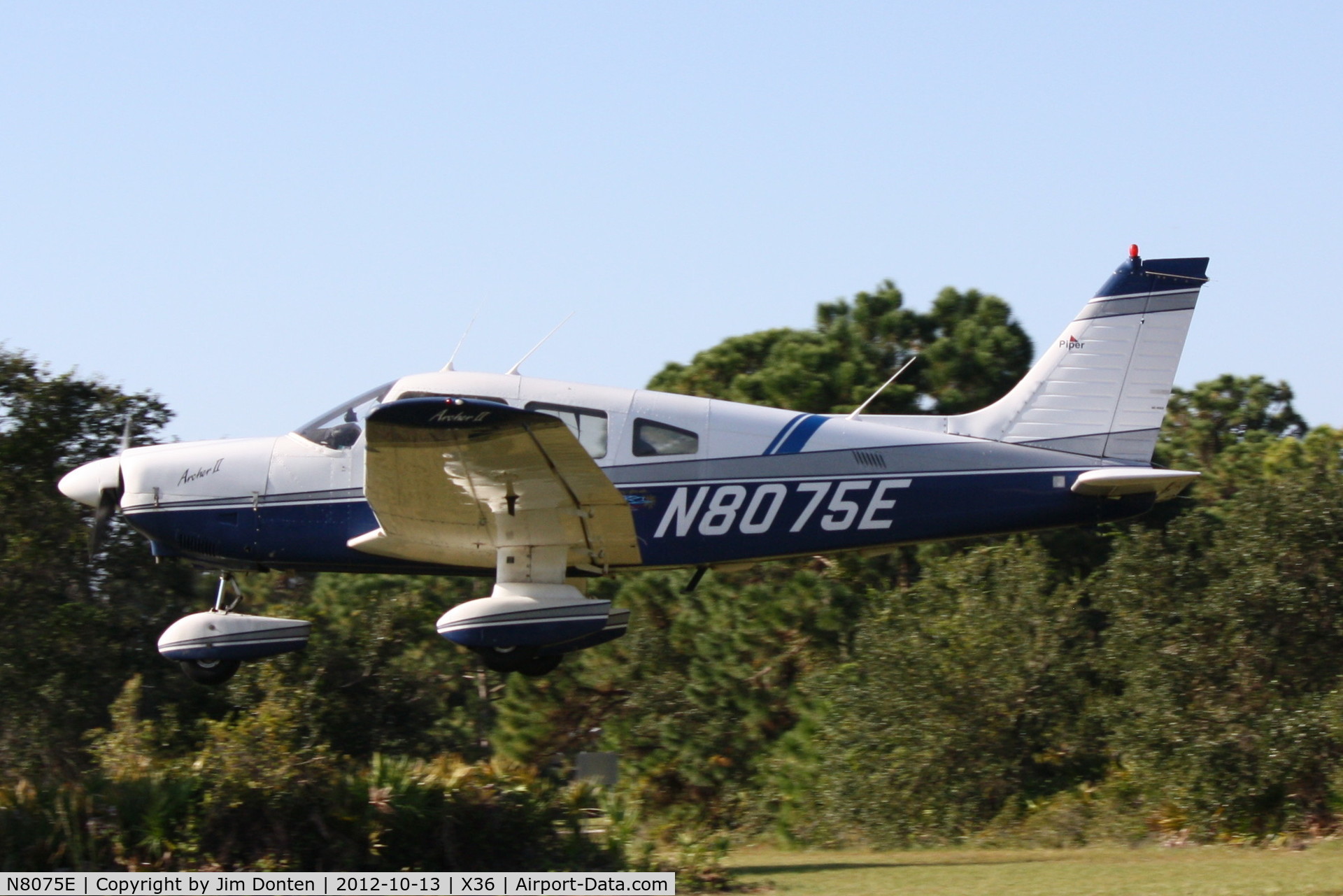 N8075E, 1979 Piper PA-28-181 C/N 28-8090065, Piper Cherokee (N8075E) departs Buchan Airport