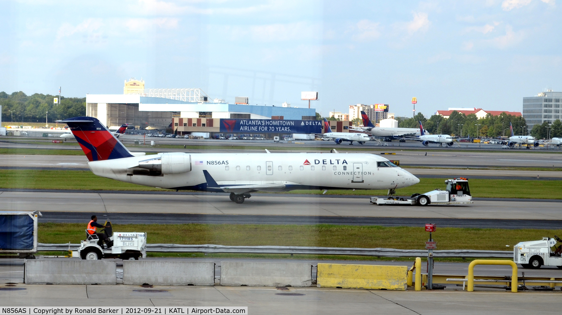 N856AS, 2000 Bombardier CRJ-200ER (CL-600-2B19) C/N 7404, Towed ATL