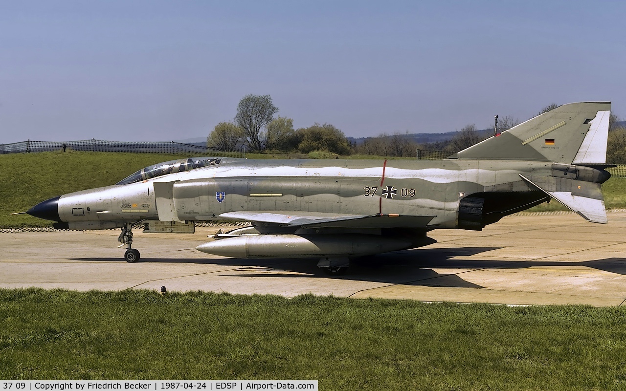 37 09, 1972 McDonnell Douglas F-4F Phantom II C/N 4367, taxying to the active at Fliegerhorst Pferdsfeld