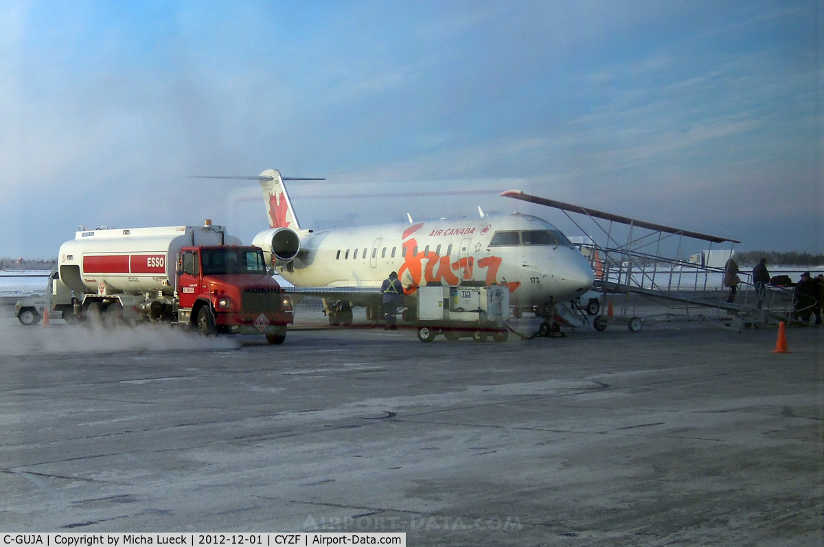 C-GUJA, 2005 Bombardier CRJ-200ER (CL-600-2B19) C/N 8011, Just arrived at -32C!