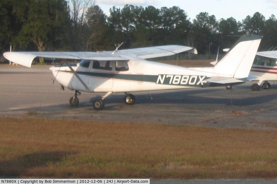 N7880X, 1961 Cessna 172B C/N 17248380, On the ramp at Live Oak, FL
