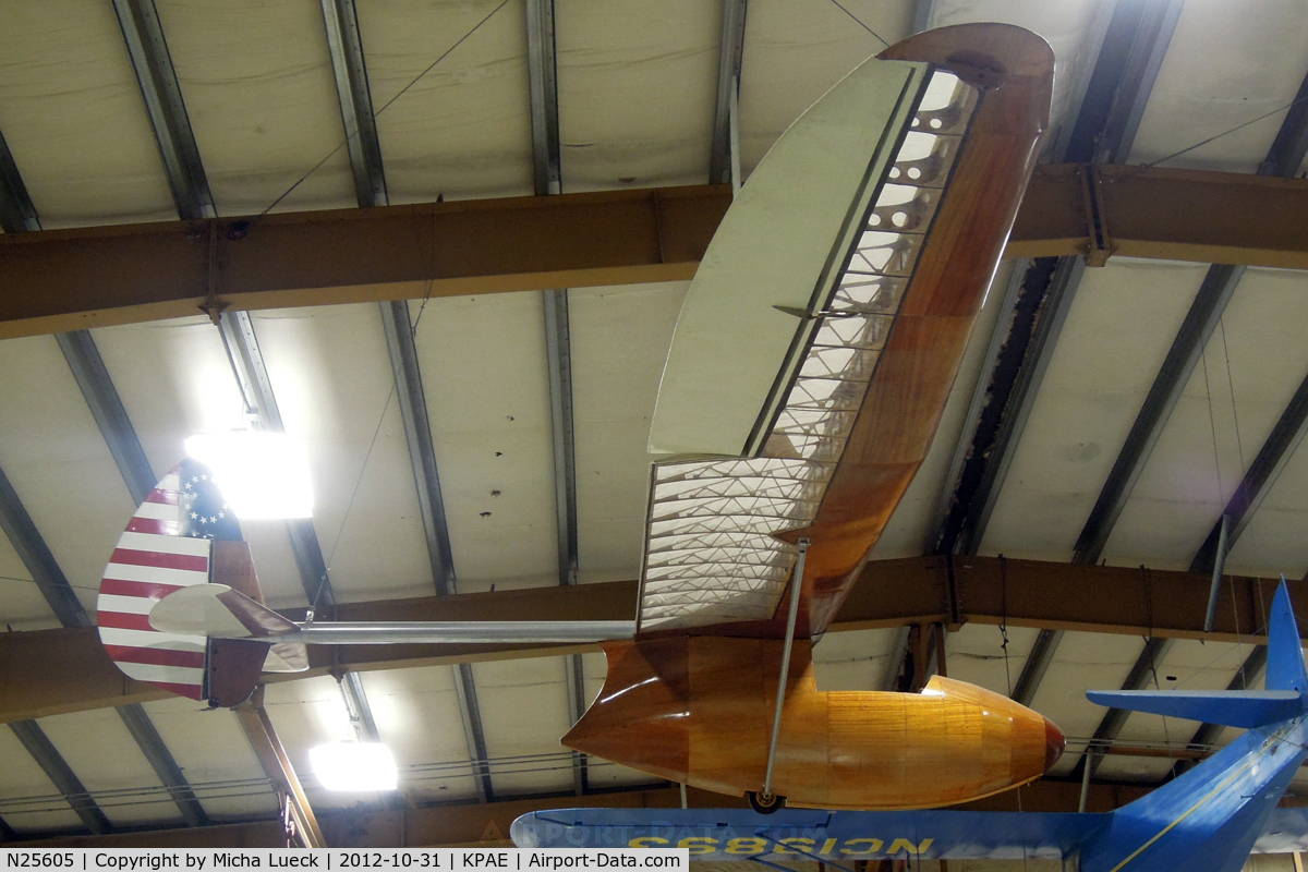 N25605, 1940 Bowlus BA-100 C/N 114, At the Museum of Flight Restoration Center, Everett