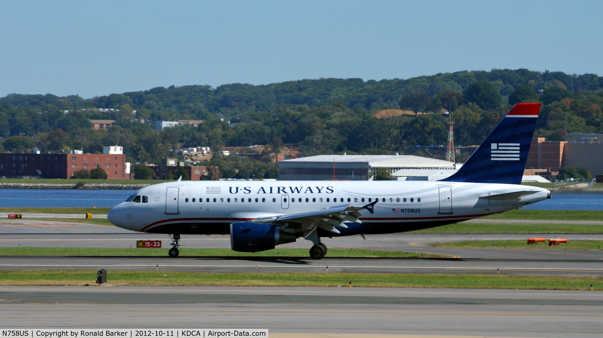 N758US, 2000 Airbus A319-112 C/N 1348, Landing DCA