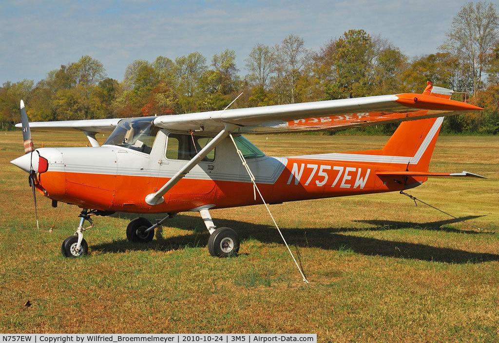 N757EW, 1977 Cessna 152 C/N 15279690, Seen on my spotter tour 2010.