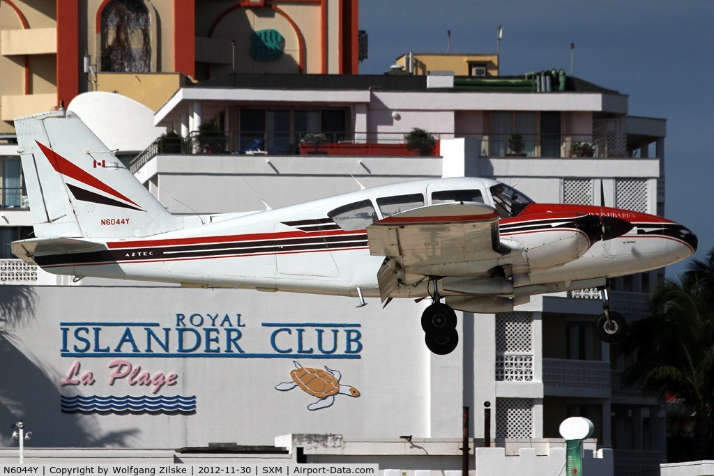 N6044Y, 1966 Piper PA-23-250 Aztec C/N 27-3230, visitor