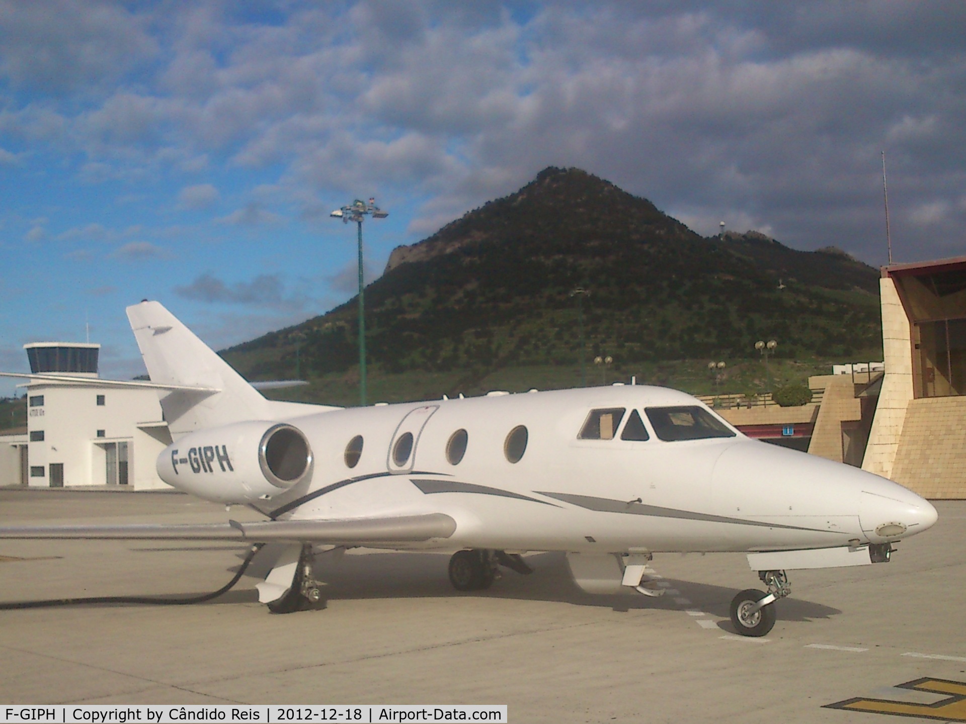 F-GIPH, Dassault Falcon 100 C/N 194, Technical stop in Porto Santo Airport -  https://www.facebook.com/artur.neves.5#!/pages/Aeroporto-do-Porto-Santo/129107850473649?fref=ts
