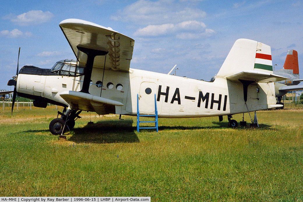 HA-MHI, 1979 Antonov An-2M C/N 701647, Antonov An-2M [701647] Budapest-Feriheghy~HA 15/06/1996