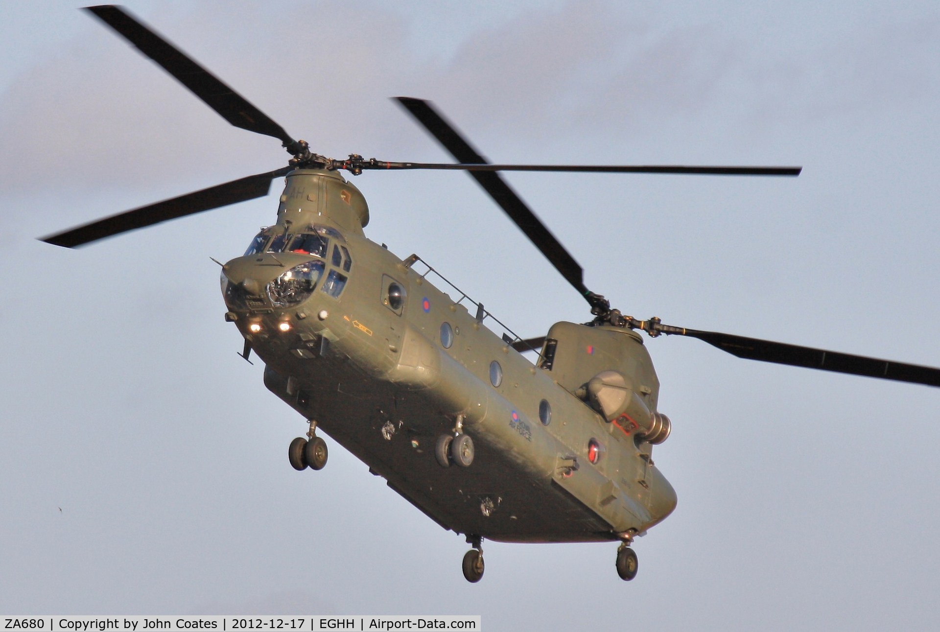 ZA680, Boeing Vertol Chinook HC.2 C/N M/A011/B-828/M7024, Low approach to 26 at BOH - now coded AH