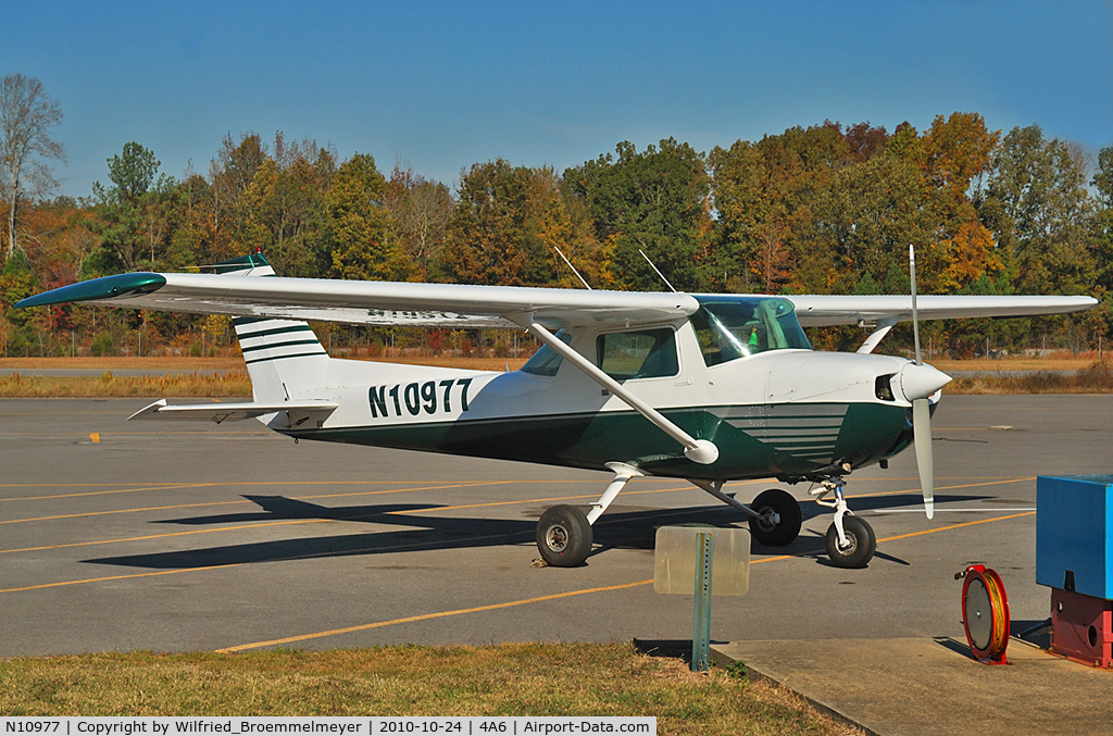 N10977, 1973 Cessna 150L C/N 15075181, On the way from Chattanooga, TN to Huntsville, AL passed by the Scottsboro Airfield. Thirty years ago I had the opportunity to fly to this airfield.