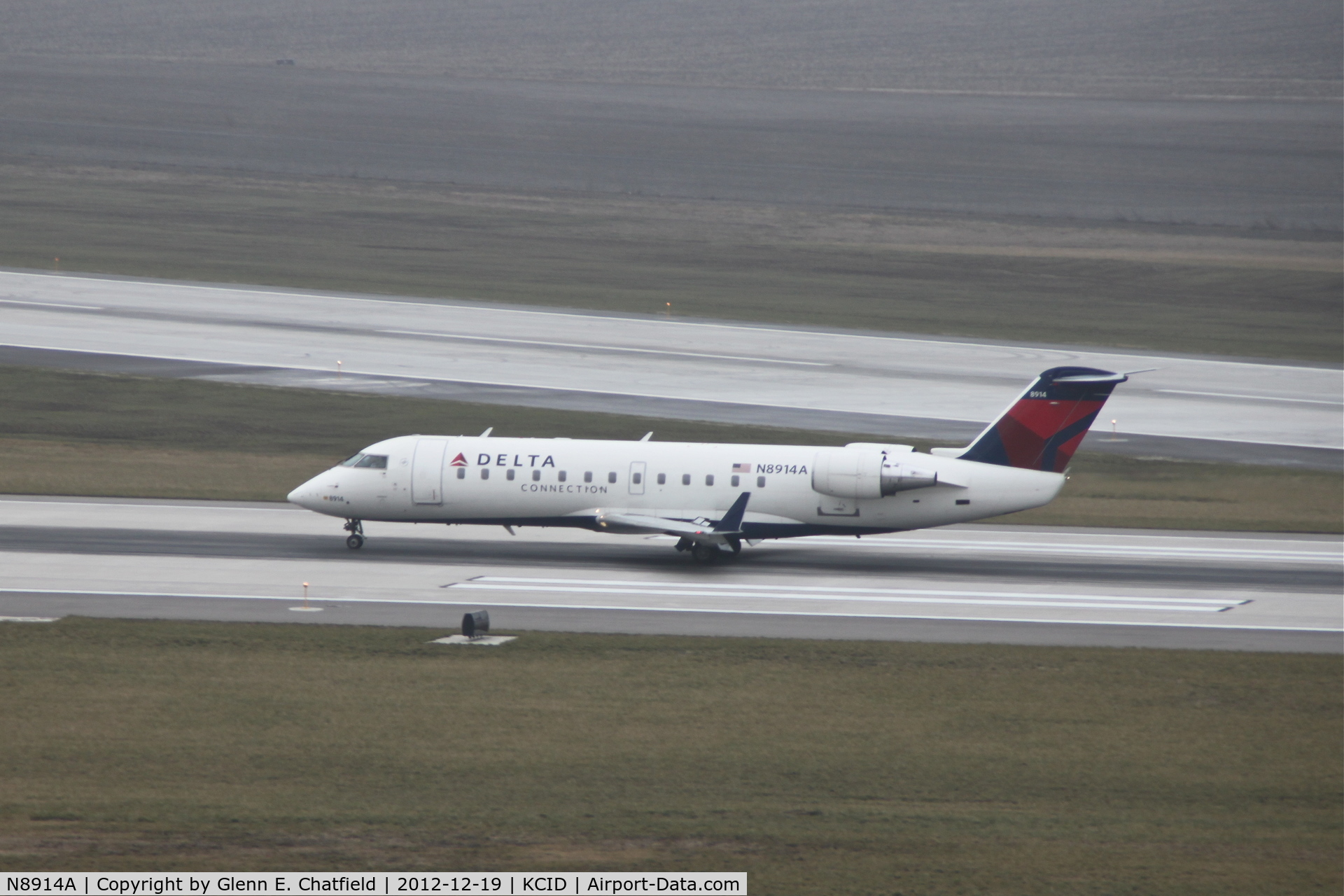 N8914A, 2004 Bombardier CRJ-200 (CL-600-2B19) C/N 7914, Landing roll-out, runway 9
