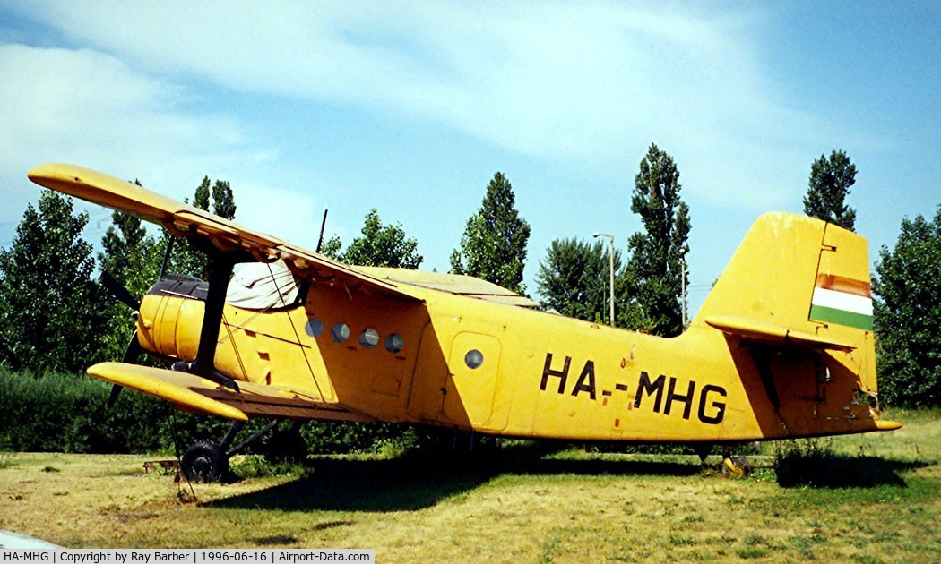 HA-MHG, 1967 Antonov An-2M C/N 601220, Antonov An-2M [601220] Csepel~HA 16/06/1996