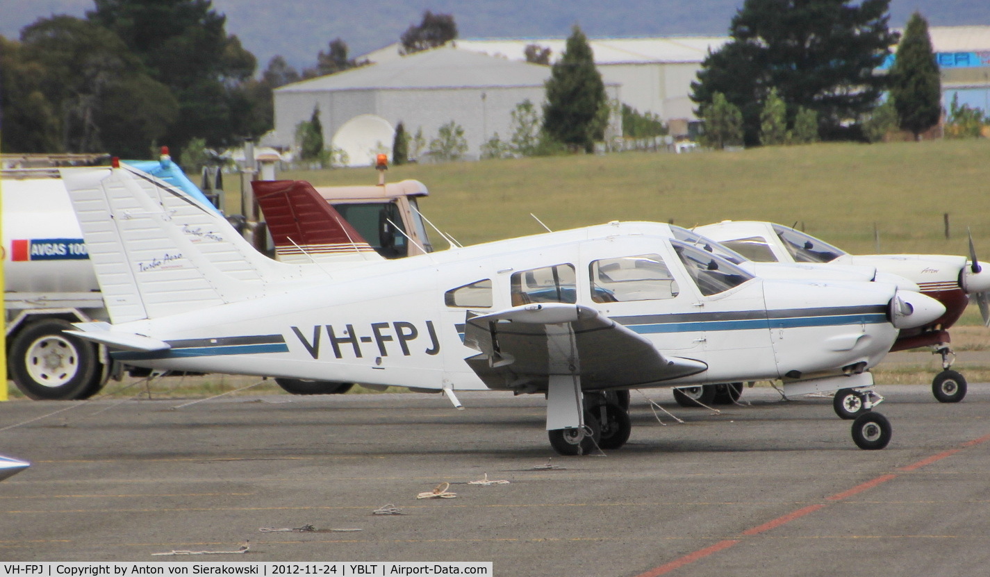 VH-FPJ, 1989 Piper PA-28R-201 Cherokee Arrow III C/N 2837040, VH-FPJ @ YBLT