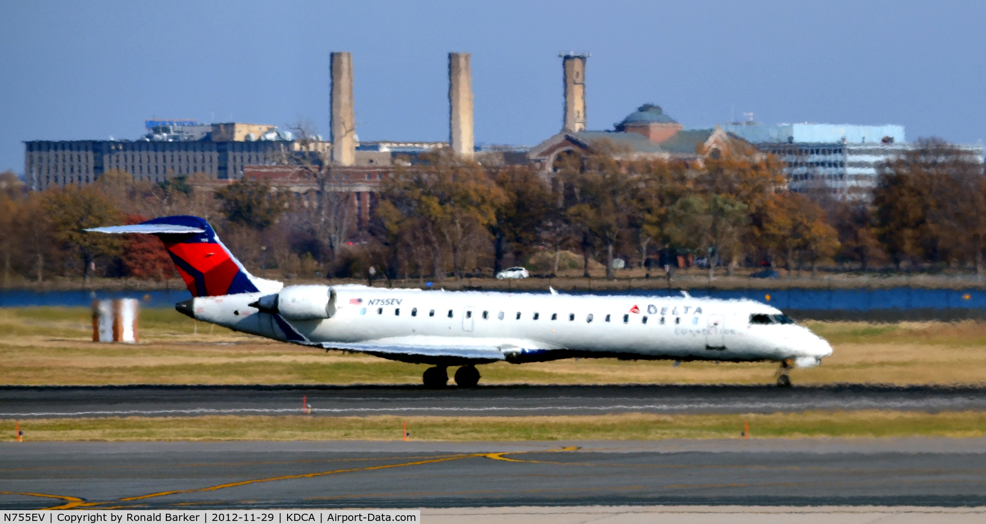 N755EV, Bombardier CRJ-701 (CL-600-2C10) Regional Jet C/N 10185, Takeoff DCA