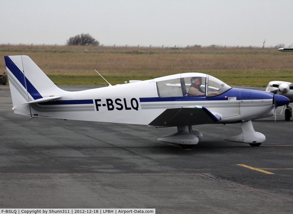 F-BSLQ, Robin DR-300-108 2+2 C/N 552, Taxiing to the Airclub...