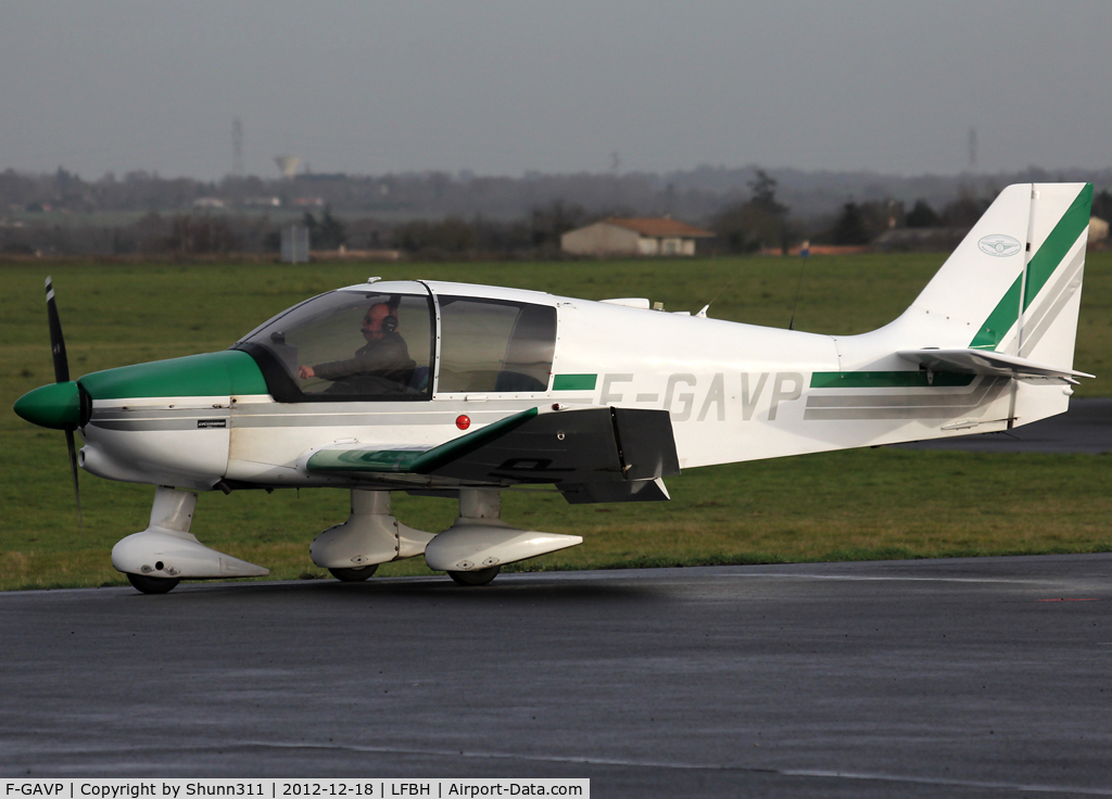 F-GAVP, Robin DR 400 2+2 C/N 1275, Arriving to the Airclub...
