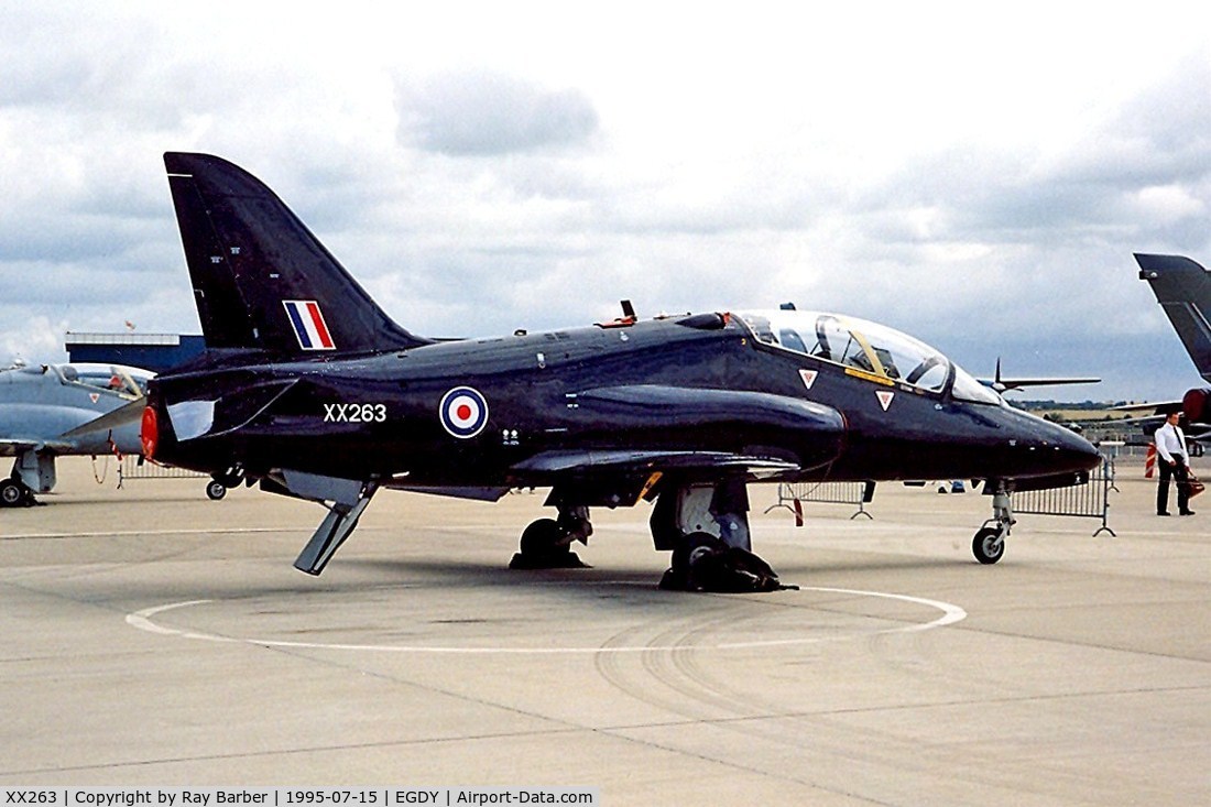 XX263, 1978 Hawker Siddeley Hawk T.1A C/N 099/312099, BAe Systems Hawk T.1A [312099] (RAF) RNAS Yeovilton~G 15/07/1995