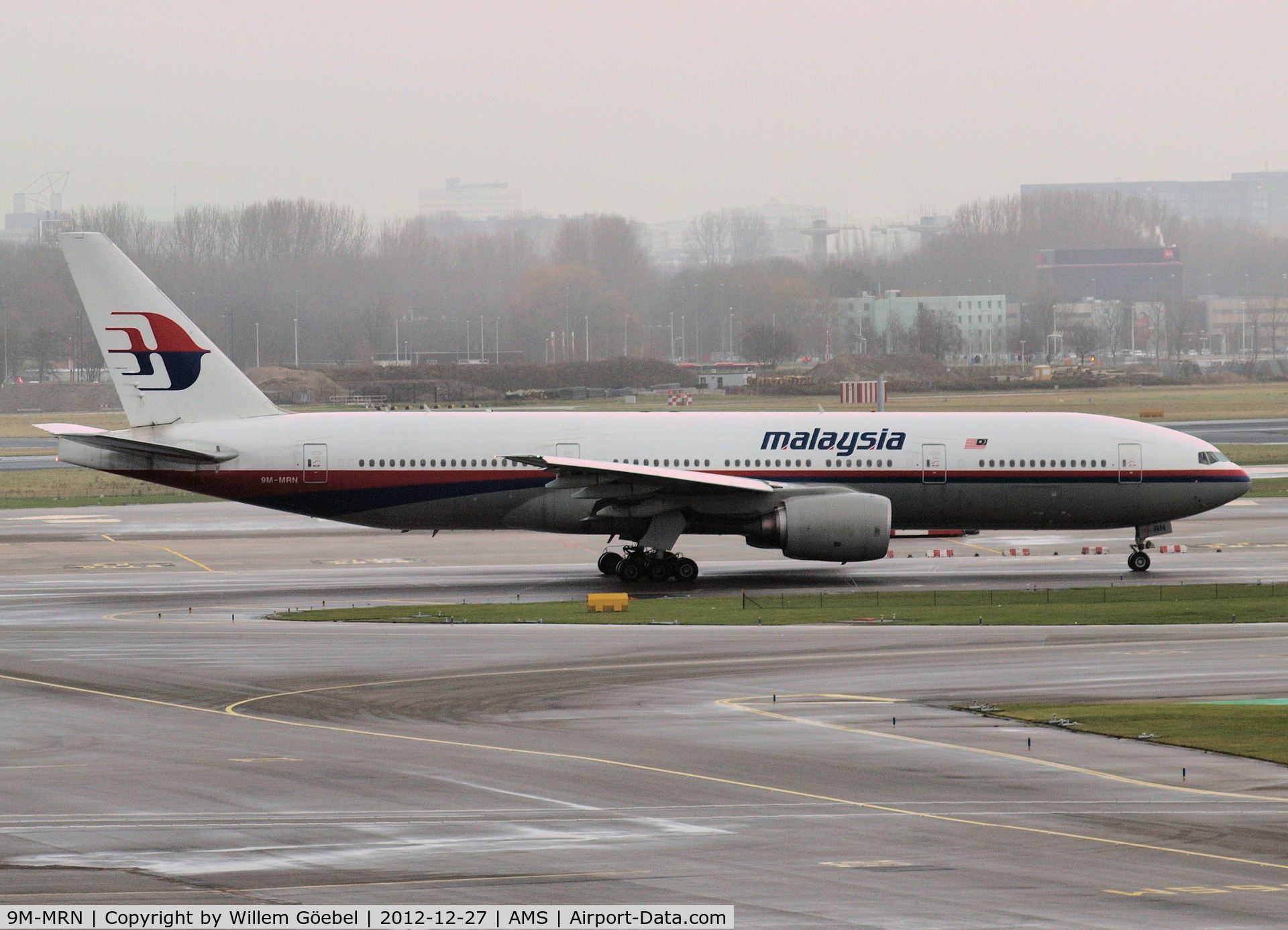 9M-MRN, 2002 Boeing 777-2H6/ER C/N 28419, Taxi to runway 24 of Amsterdam Airport for take off.