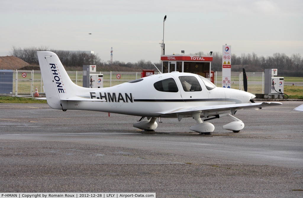 F-HMAN, Cirrus SR20 C/N 1718, Parked