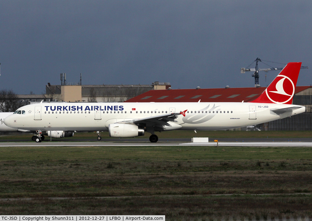 TC-JSD, 2012 Airbus A321-231 C/N 5388, Ready for departure rwy 32R in new c/s