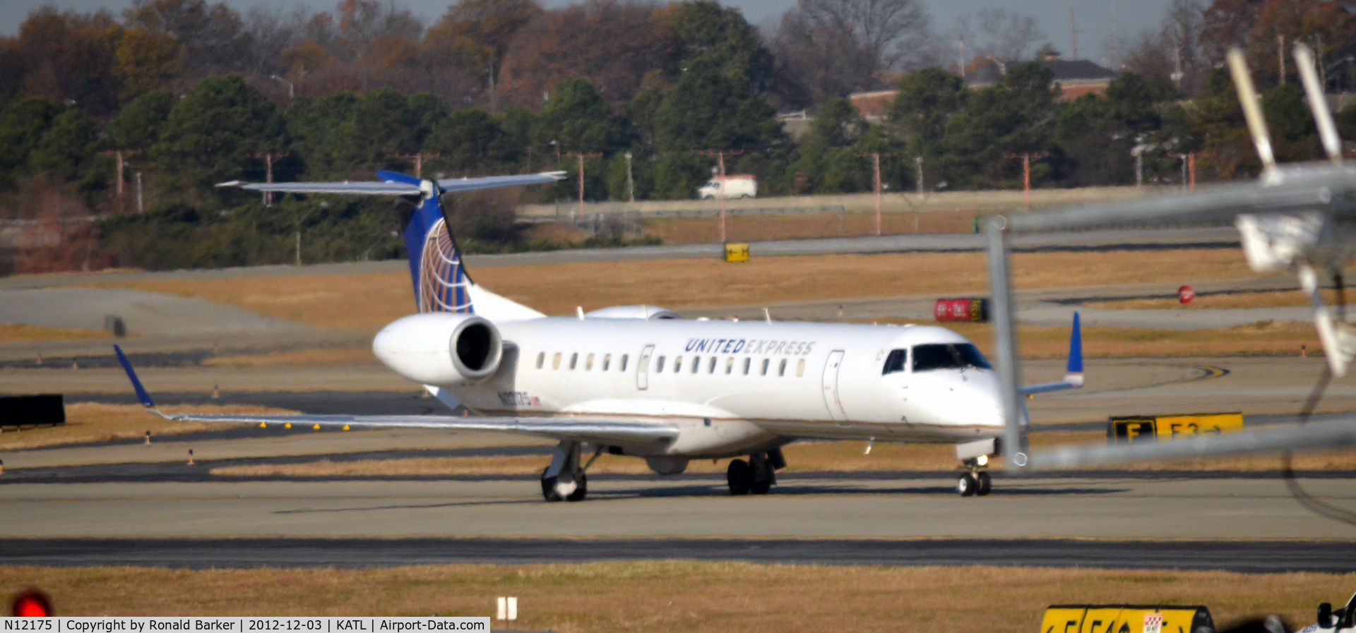 N12175, 2004 Embraer ERJ-145XR (EMB-145XR) C/N 14500878, Taxi Atlanta
