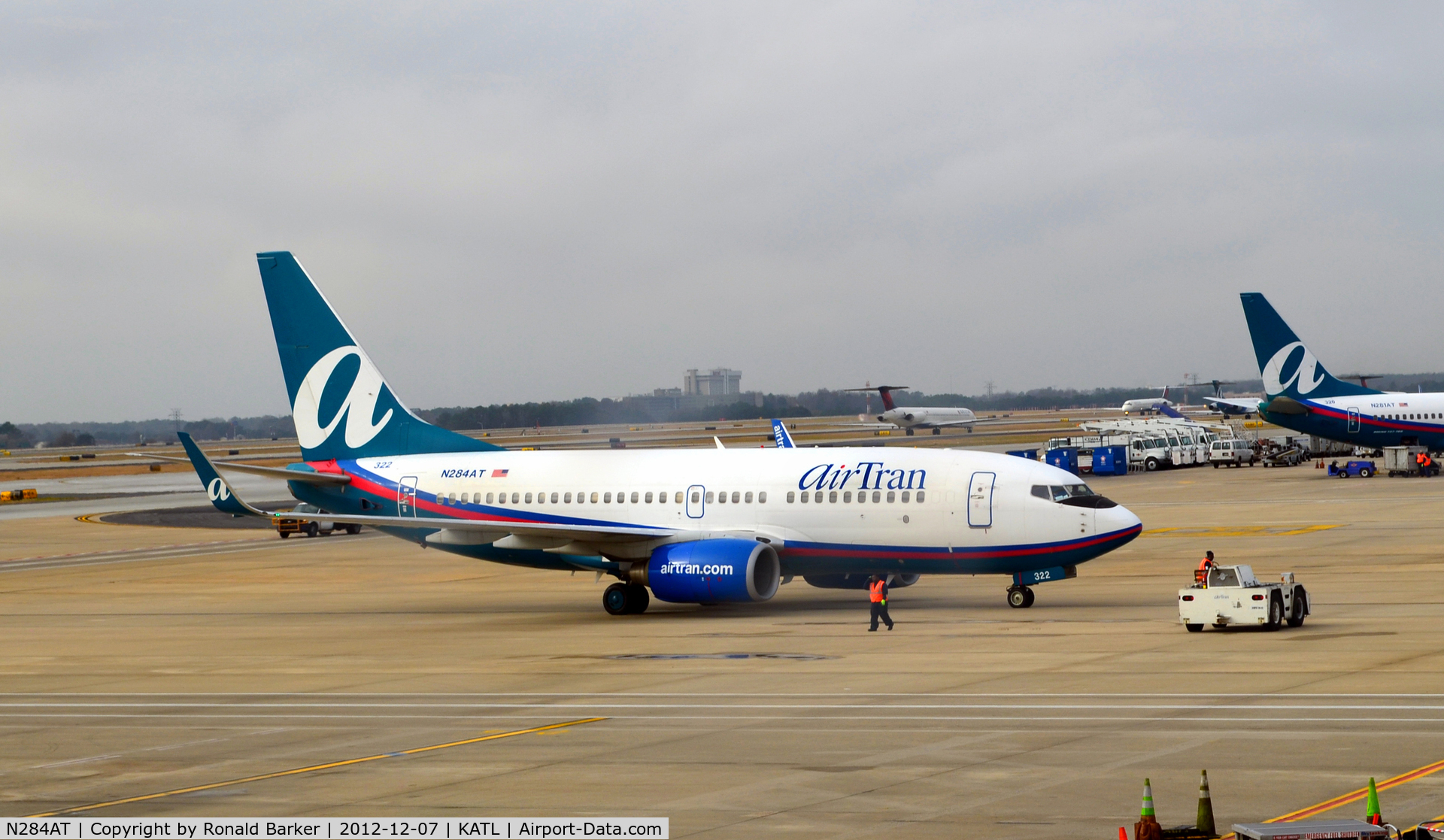 N284AT, 2006 Boeing 737-76N C/N 32668, Taxi Atlanta