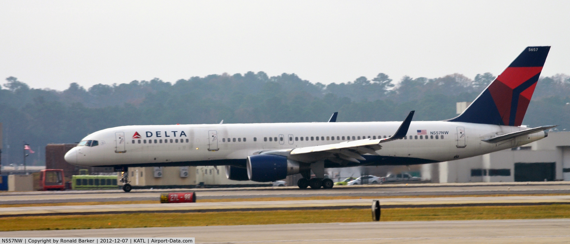 N557NW, 2002 Boeing 757-251 C/N 33393, Landing Atlanta