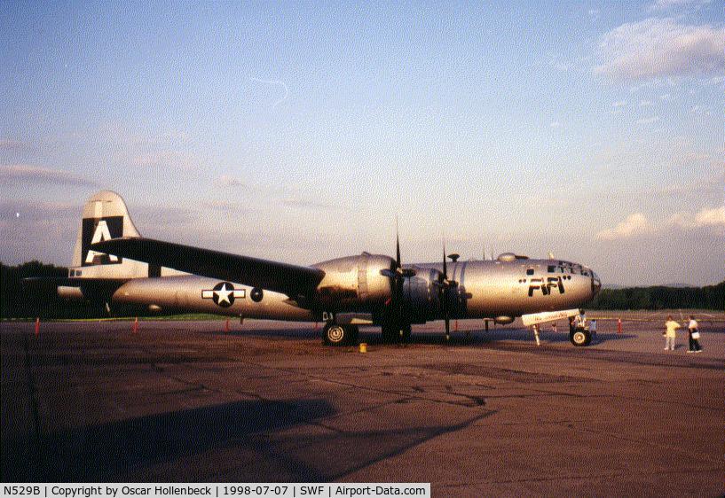 N529B, 1944 Boeing B-29A-60-BN Superfortress C/N 11547, B29 FIFI low pass Runway 09