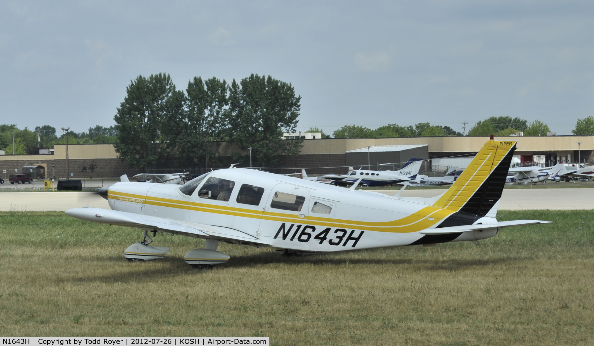 N1643H, 1977 Piper PA-32-260 Cherokee Six Cherokee Six C/N 32-7700011, Airventure 2012