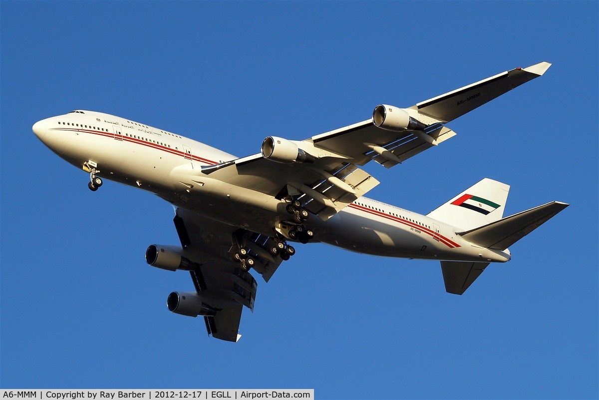 A6-MMM, 1998 Boeing 747-422 C/N 26906, Boeing 747-422 [26905] (Dubai Air Wing) Home~G 17/12/2012