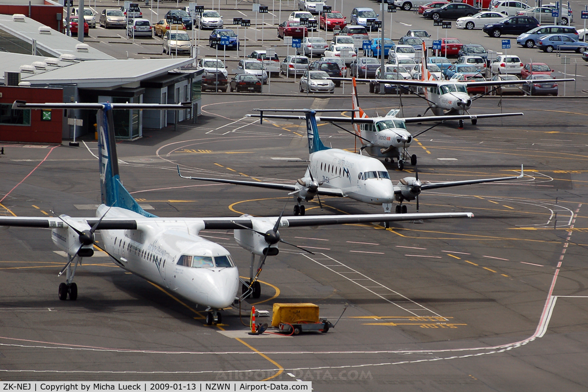 ZK-NEJ, 2006 De Havilland Canada DHC-8-311 Dash 8 C/N 625, Nice line-up of Air NZ link and Sounds Air aircraft