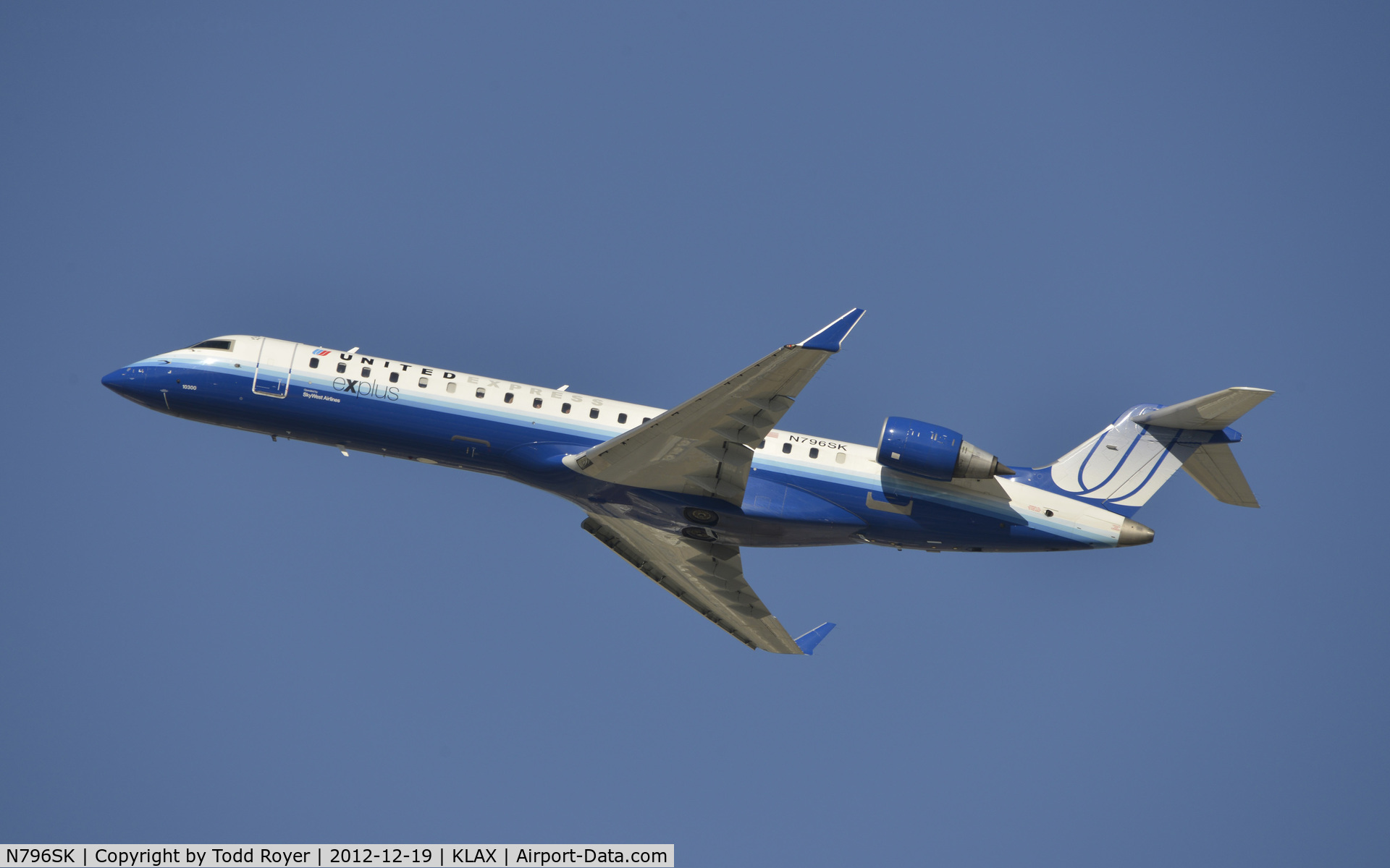 N796SK, Bombardier CRJ-702ER (CL-600-2C10) Regional Jet C/N 10300, Departing LAX