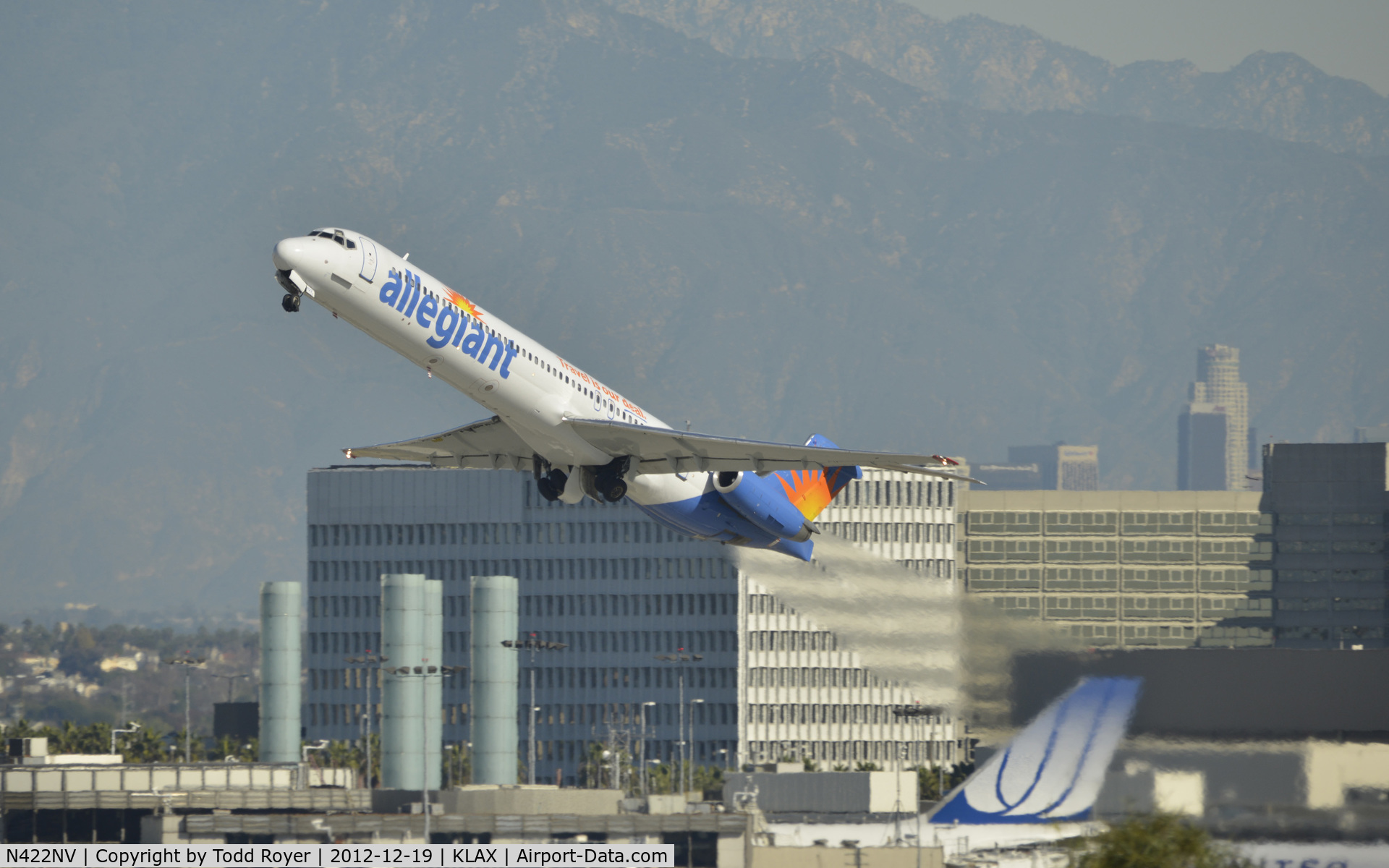 N422NV, 1985 McDonnell Douglas MD-82 (DC-9-82) C/N 49381, Departing LAX