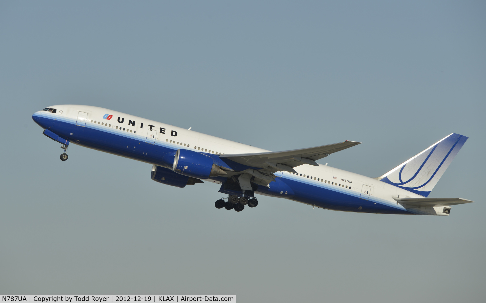 N787UA, 1997 Boeing 777-222 C/N 26939, Departing LAX